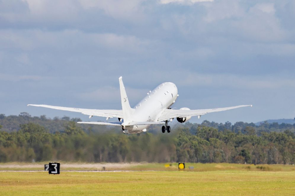 LACW Emma Schwenke/ADF via AP Un avion P-8 Poseidon de la Royal Australian Air Force décolle d’une base aérienne à Amberley, en Australie.