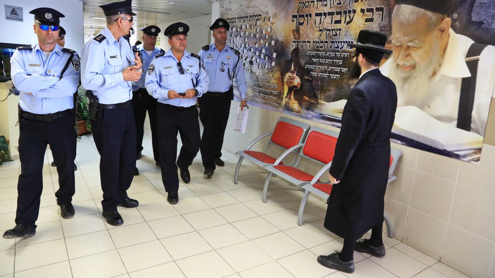 יעקב נעמי/פלאש 90 שוטרים במוקד הצבעה בבית שמש, ארכיון