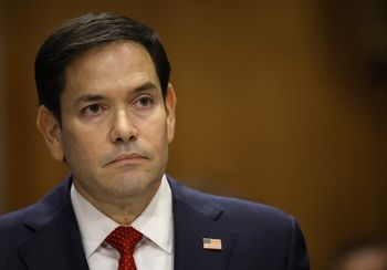 Marco Rubio témoigne lors de son audition de confirmation devant la Commission des Affaires étrangères du Sénat le 15 janvier 2025 à Washington