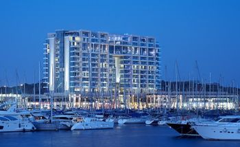 L'Hôtel Ritz-Carlton de Herzliya, distingué par le Forbes Travel Guide 2026