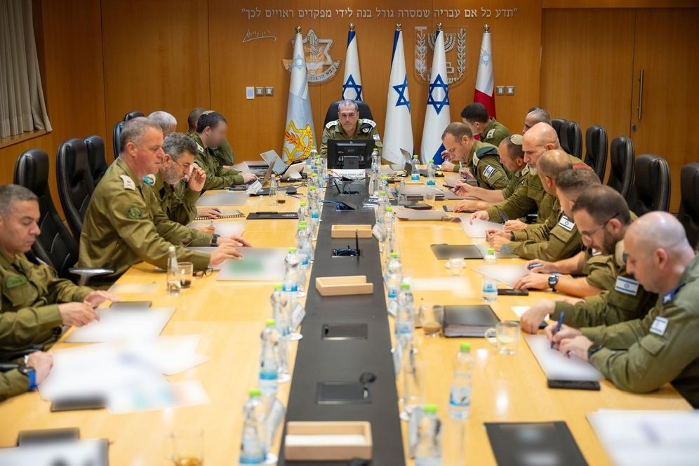 Tsahal Le chef d’état-major de Tsahal, Eyal Zamir, a ordonné jeudi le renforcement du niveau de préparation militaire en Judée-Samarie à l’approche des fêtes juives