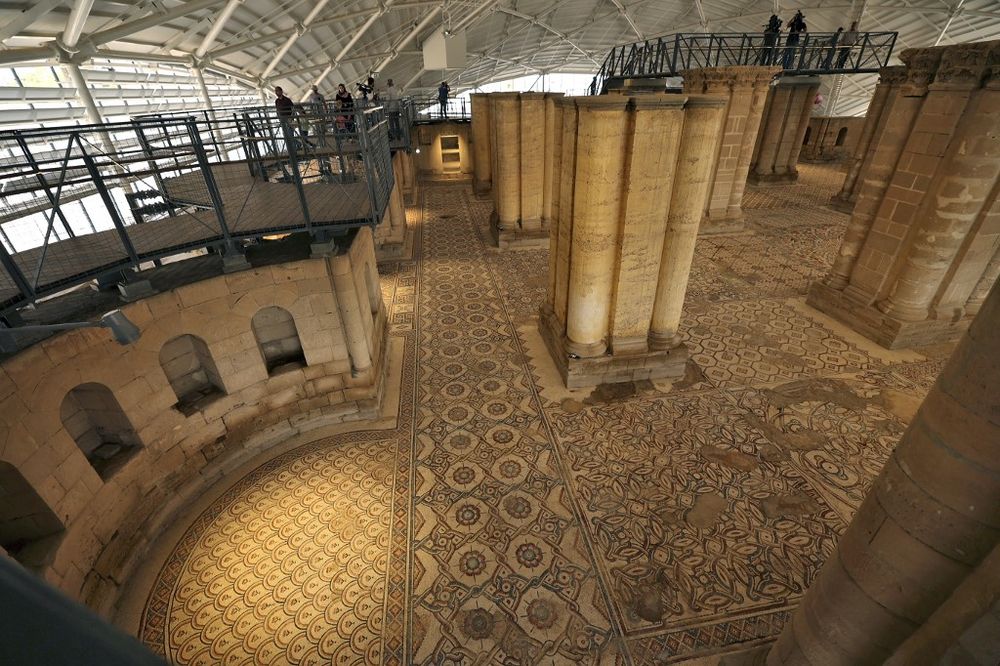 L'une des plus grandes mosaïques au monde a été dévoilée à la suite d'un projet de restauration au palais d'Hisham dans la ville de Jéricho