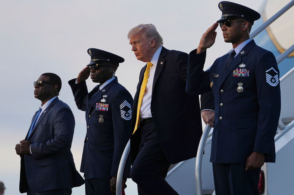 LIVEBLOG | Donald Trump menace de reprendre les frappes contre l’Iran "s’ils se comportent mal".
