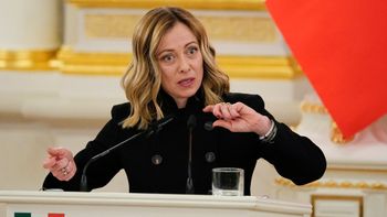 رئيسة الوزراء الإيطالية جورجيا مالوني تتحدث خلال مؤتمر صحفي في قصر ماريانسكي في كييف