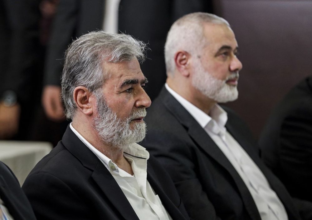 رئيس المكتب السياسي لحركة "حماس" إسماعيل هنية (يمين)، والأمين العام لحركة "الجهاد الإسلامي" زياد النخالة