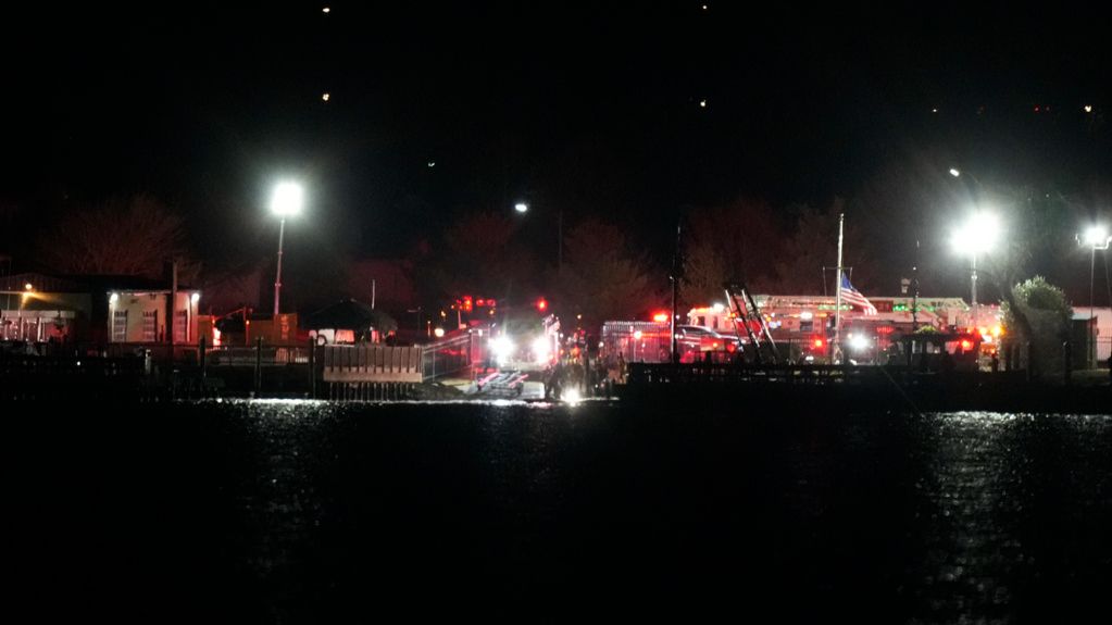 At least 19 killed in air collision over Washington, DC