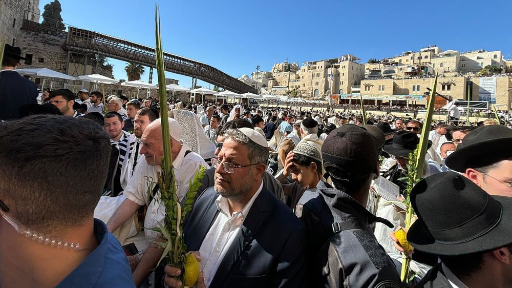 השר בן גביר ברחבת הכותל המערבי בירושלים, ארכיון