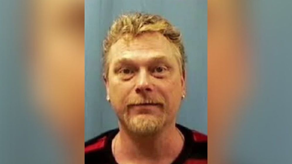 הרוצח מת'יו תומאס בקר