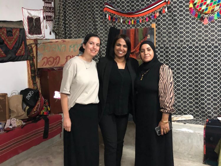 Watan Madi via Hanan al-Sanah