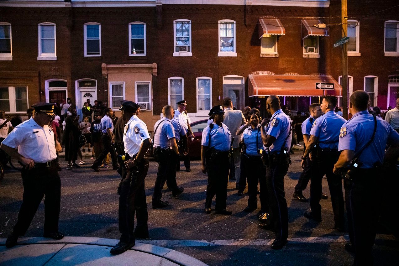 Philadelphia: Six Police Officers Shot In 'hostage Situation,' Shooter ...