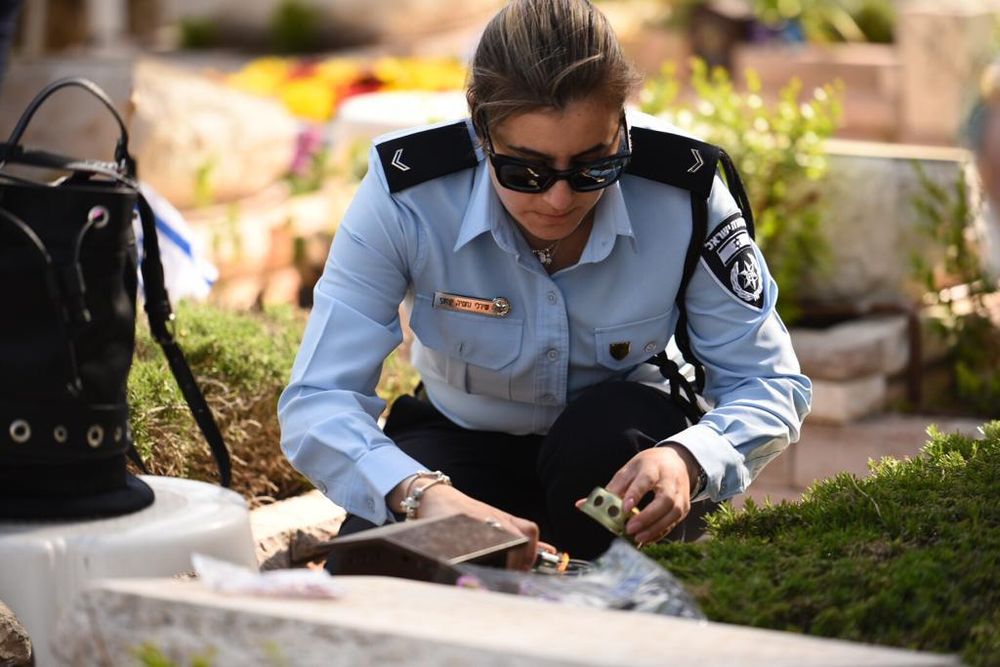 Cérémonie commémorative à la mémoire de 1 498 victimes de la police israélienne décédées depuis la création de l'Etat, au cimetière militaire du mont Herzl, à Jérusalem, le 8 mai 2019