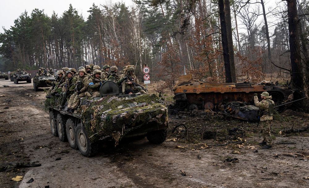 Des soldats ukrainiens dans la périphérie de Kiev, en Ukraine, le 31 mars 2022