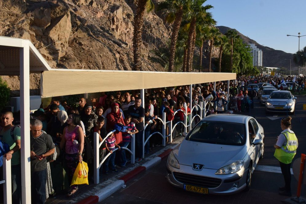 פלאש 90 ישראלים במעבר טאבה, גבול אילת, ארכיון (למקום ולמצולמים אין קשר לנאמר בכתבה)
