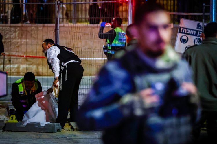 Israeli security forces and rescue forces at the scene of a shooting attack in Neve Yaakov, Jerusalem, January 27, 2023.