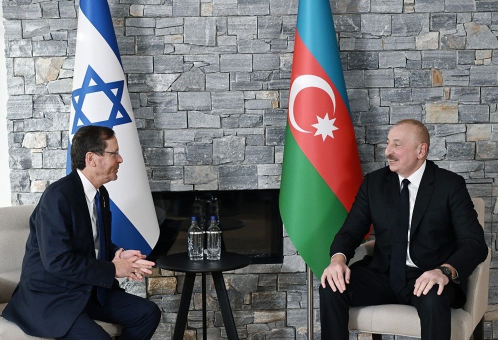 Government Press Organization President Isaac Herzog (left) meeting with Azerbaijani President Ilham Aliyev in Baku