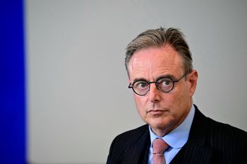 ראש ממשלת בלגיה בארט דה ובר, ארכיון