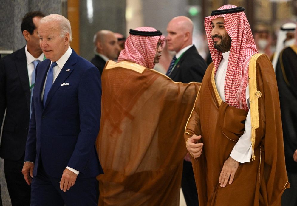 MANDEL NGAN / POOL / AFP Le président américain Joe Biden et le prince héritier saoudien Mohammed bin Salman à Jeddah, en Arabie saoudite, le 16 juillet 2022.