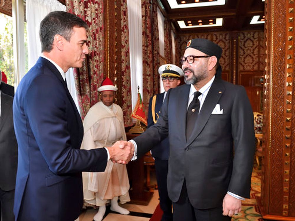 العاهل المغربي الملك محمد السادس يستقبل رئيس الوزراء الإسباني بيدرو، قبل غداءهما في القصر الملكي في الرباط ، المغرب ، يوم الإثنين 19 نوفمبر 2018 العاهل المغربي الملك محمد السادس يستقبل رئيس الوزراء الإسباني بيدرو، قبل غداءهما في القصر الملكي في الرباط ، المغرب ، يوم الإثنين 19 نوفمبر 2018