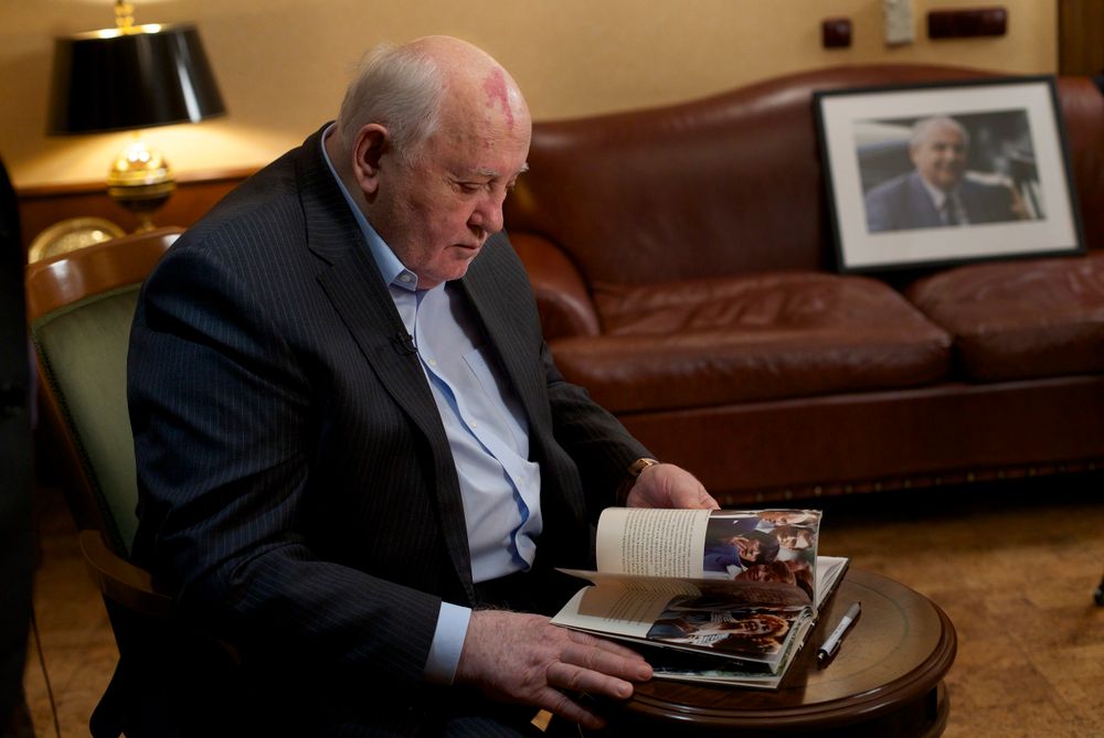 L'ancien président soviétique Mikhaïl Gorbatchev au siège de sa fondation à Moscou, en Russie, le 9 décembre 2016