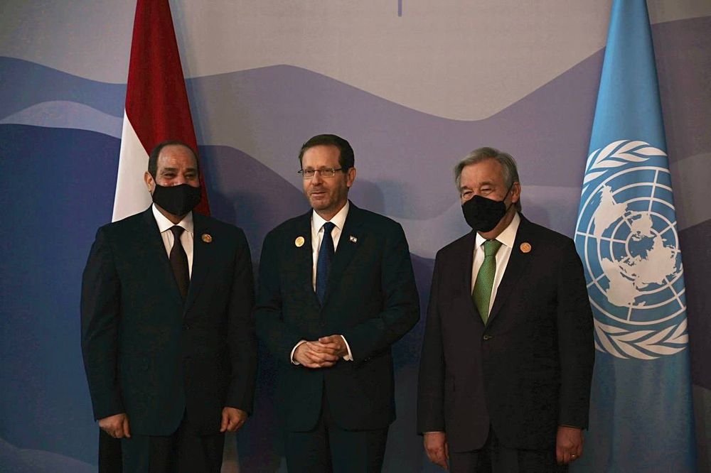 Israel's President Isaac Herzog (C) welcomed to COP27 by Egypt's President Abdel Fattah al-Sisi (L) and United Nations Secretary-General Antonio Gutteres on November 7, 2022, in Sharm el-Sheikh, Egypt.
