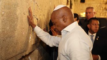 Outgoing New York City Mayor Eric Adams visit the Western Wall in Jerusalem during his second visit in term