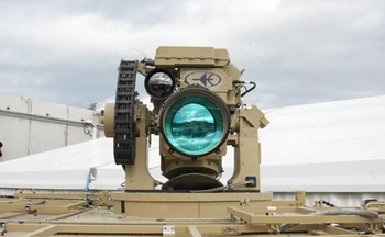 Le premier système opérationnel de défense aérienne laser à haute puissance Iron Beam de Tsahal, présenté lors d’une cérémonie de remise à l’usine de Rafael Advanced Defense Systems, le 28 décembre 2025. 