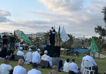 Une prière collective musulmane de Fajr s’est tenue mercredi matin près du port de Jaffa, à Tel Aviv, à l’occasion de l’Aïd al-Adha.

