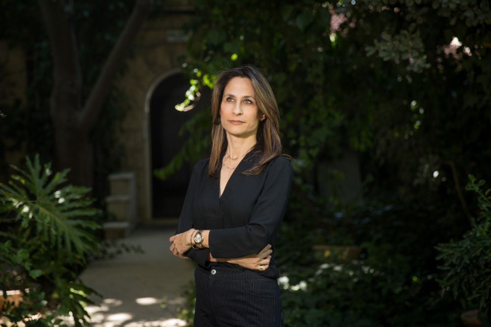 La ministre du Tourisme Orit Farkash-Hacohen devant une maison à Jérusalem, le 9 juin 2020