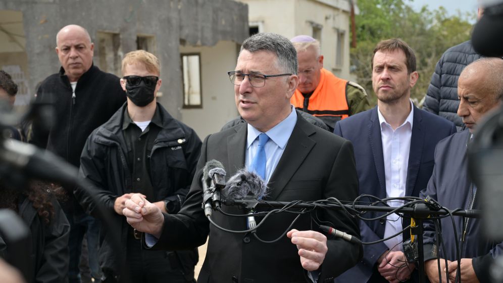 Israeli Foreign Minister Gideon Sa'ar in Zarzir on March 15, 2026, where an Iranian missile landed on March 13, 2026.