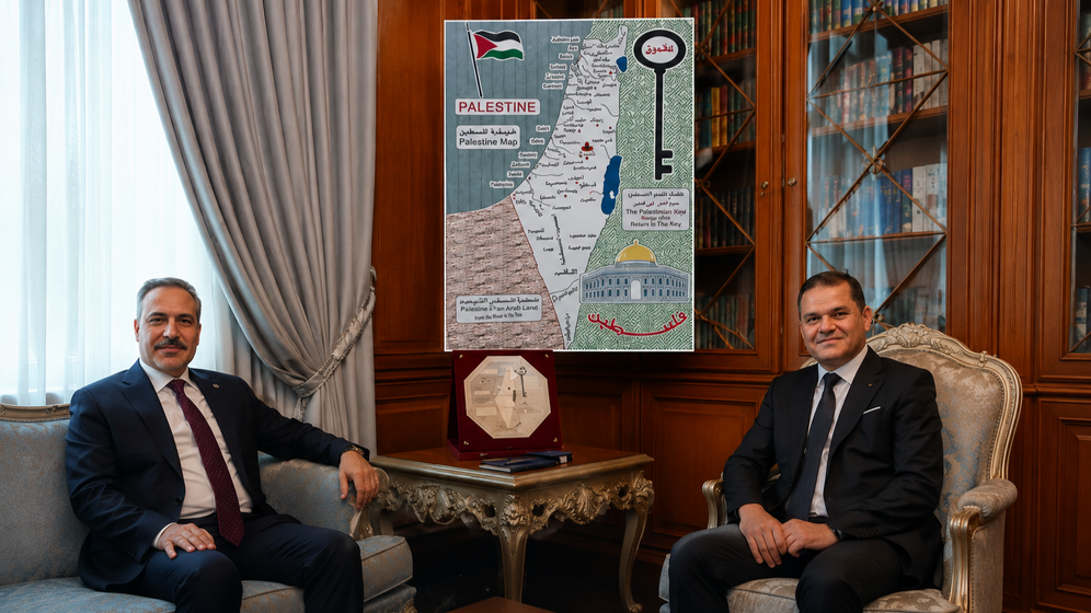 Le chef de la diplomatie turque présente une carte effaçant Israël