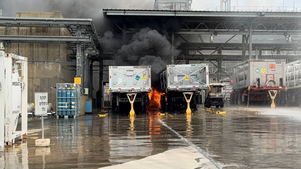 Fire and Rescue Spokesperson's Unit حريق في مصنع إنتل في كريات غات