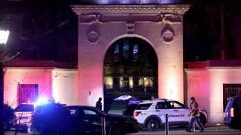 La police devant l'entrée de l'université Brown à Providence, dans le Rhode Island, où à eu lieu une fusillade, le 13.12.2025