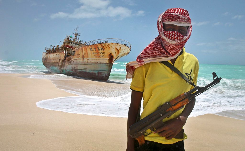 حرب إيران تعيد القراصنة الصوماليين إلى البحر.. السفن التجارية في خطر