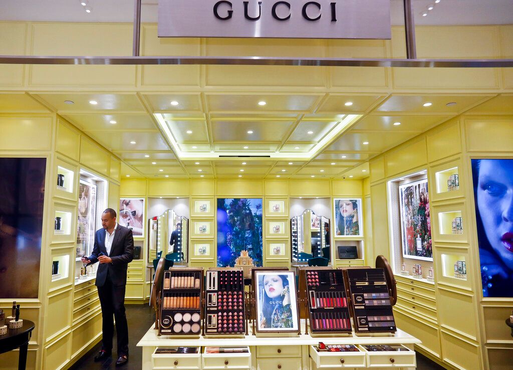 حرب إيران تضرب صناعة التجميل: هل سيرتفع سعر مستحضراتكم المفضلة؟