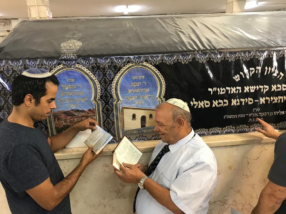 Dor Shahar et son père adoptif Nissim Ozen à Rishon Lezion en Israël