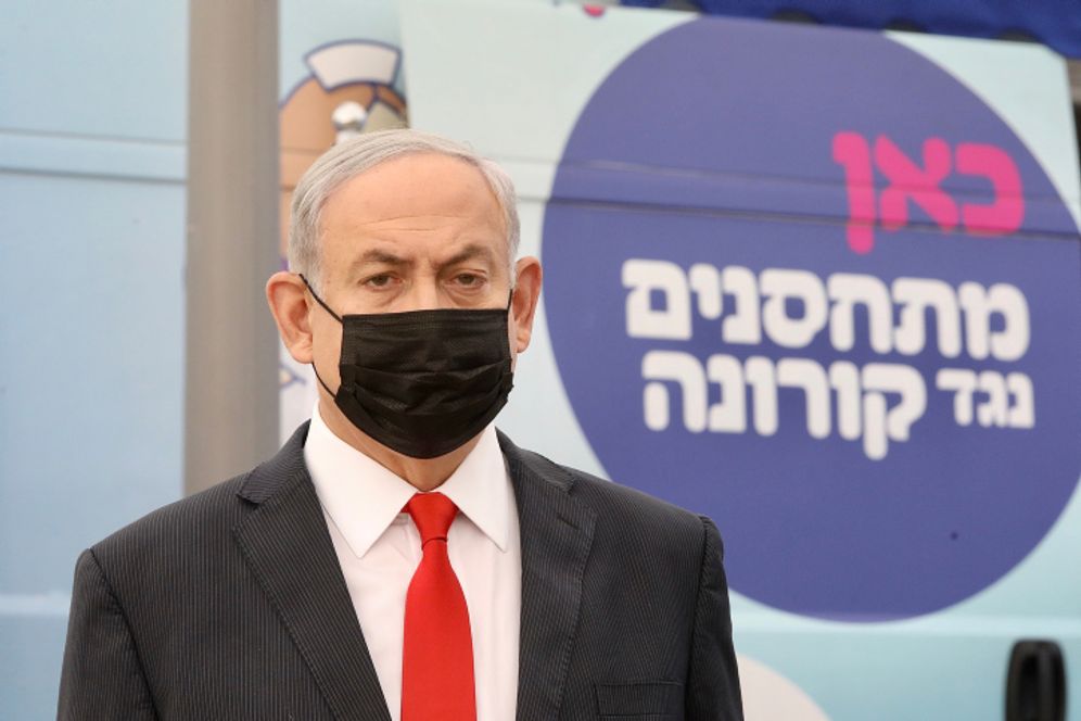 Marc Israel Sellem/POOL via Flash90 Le Premier ministre israélien Benyamin Netanyahou lors d'une conférence de presse au centre de vaccination Maccabi, le 13 décembre 2020.