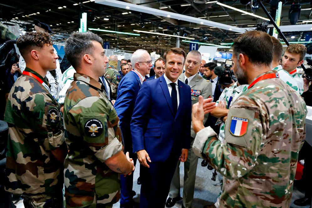 Emmanuel Macron au Salon Eurosatory de la Défense en 2022