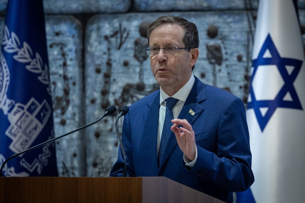 יצחק הרצוג, ארכיון