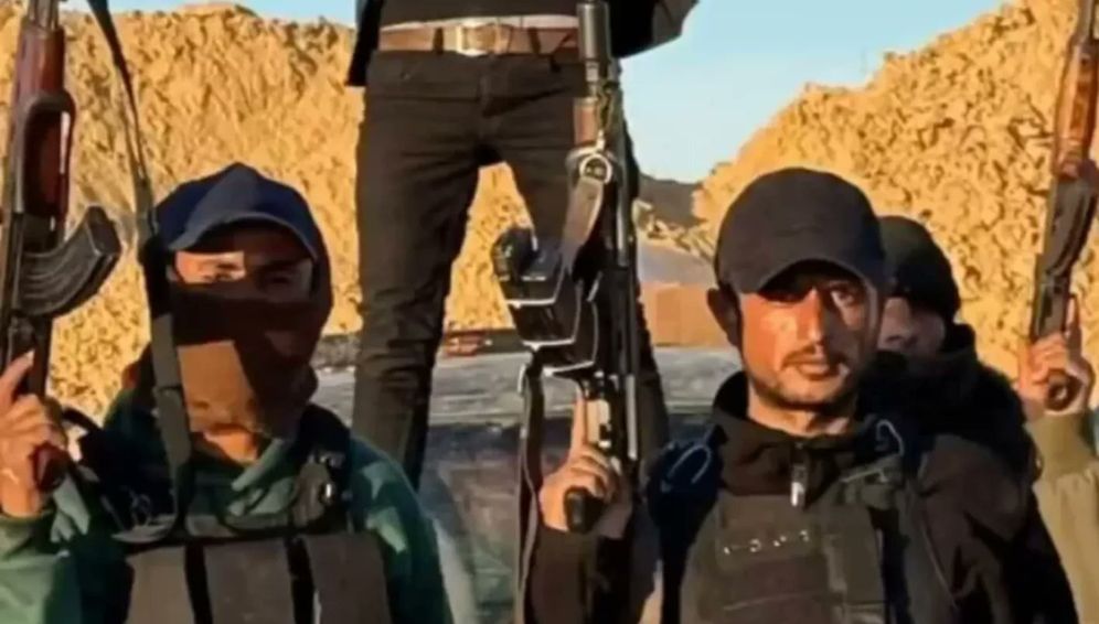 ياسر أبو شباب وعناصر من الميليشيا