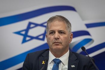 שר החינוך יואב קיש, ארכיון
