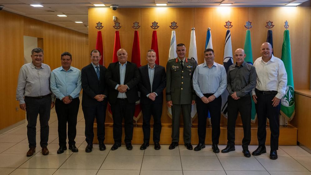 Ministère de la Défense Israeli and Greek representatives at the signing of a record defense contract
