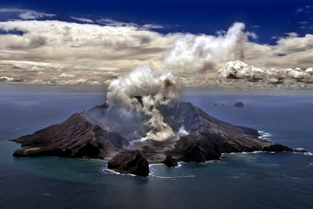 NouvelleZélande Éruption D'un Volcan Avec Une Centaine De Touristes À