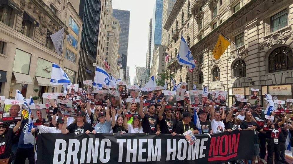 מטה משפחות החטופים משפחות החטופים מובילים את המצעד בניו יורק, 2.6.24