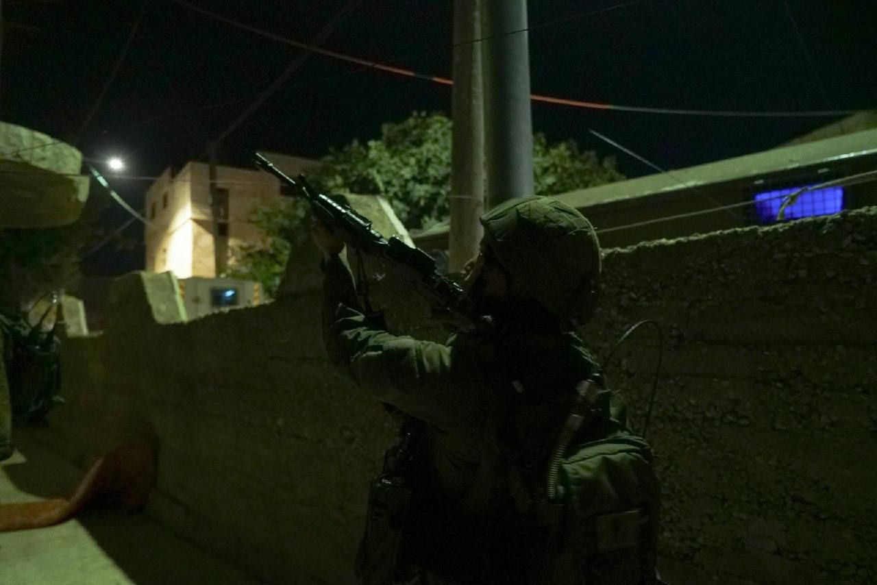 Israeli Forces Arrest 16 Terror Suspects In West Bank Raid - Vimarsana News