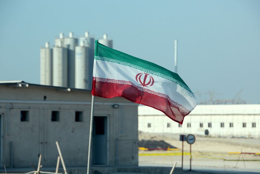 Un drapeau iranien dans la centrale nucléaire iranienne de Bushehr, lors d'une cérémonie officielle pour le lancement des travaux d'un deuxième réacteur dans l'installation, le 10 novembre 2019