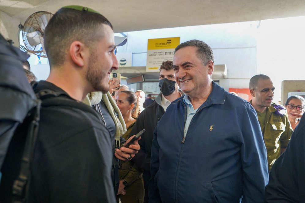 השר כ"ץ עם המתגייסים לגולני