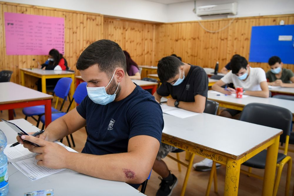 Des élèves du lycée Yehud Comprehensive High School, le 8 juillet 2020