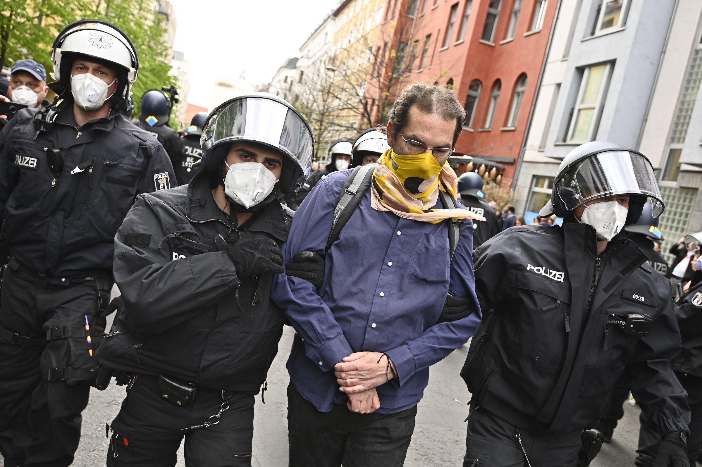 Berlin German Police Arrest Dozens Protesting Against Lockdown