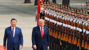 Maxim Shemetov/AP التقى الرئيس الأمريكي دونالد ترامب والرئيس الصيني شي جين بينغ في بكين، 14 مايو 2026