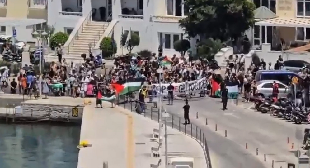 Des touristes israéliens empêchés de débarquer sur l'île de Syros, en Grèce, par des manifestants pro-palestiniens